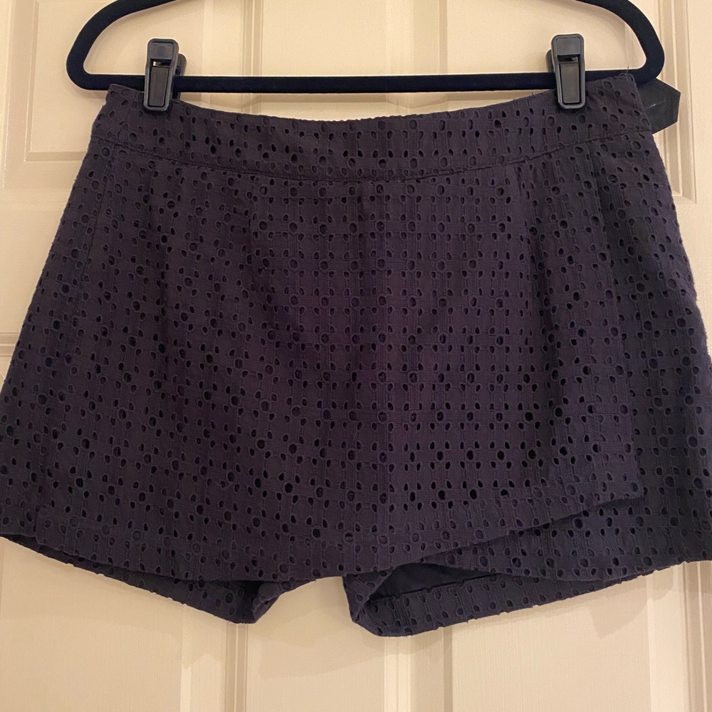 Eyelet navy skort